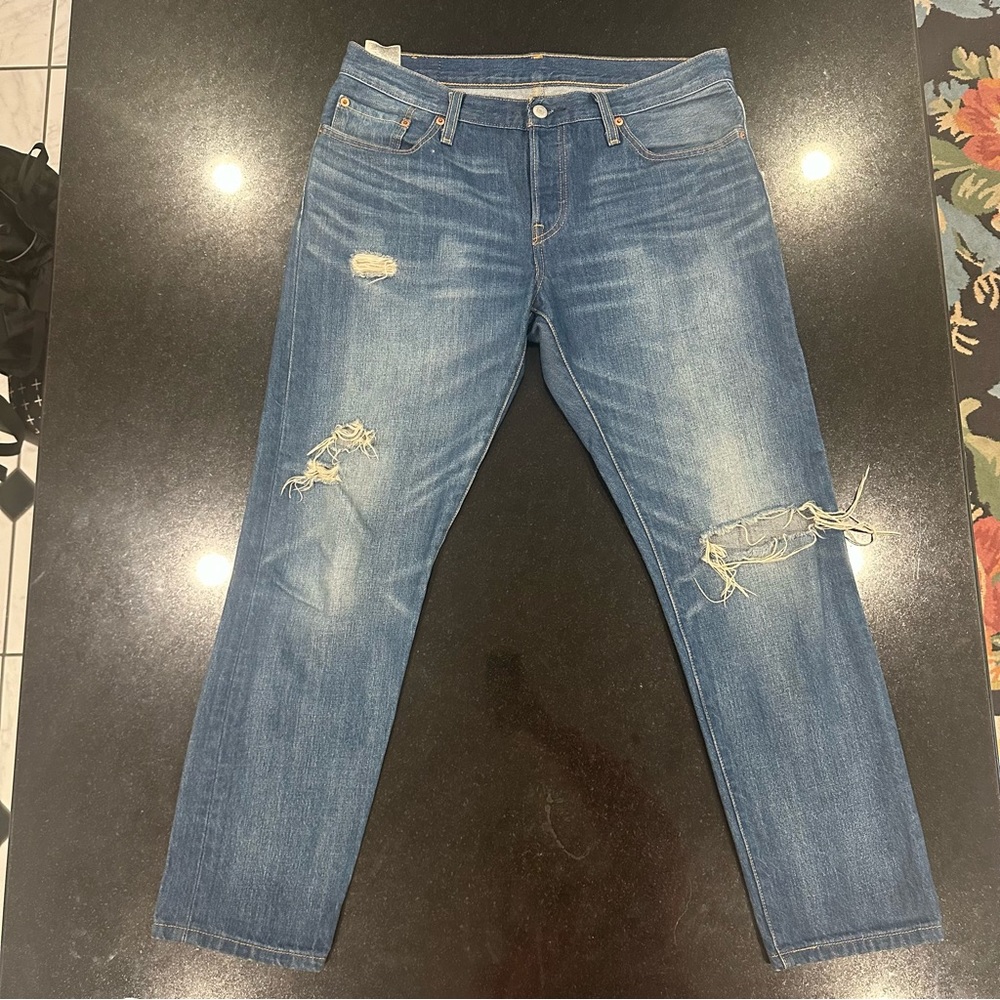 LEVIS 501 RIPPED JEANS